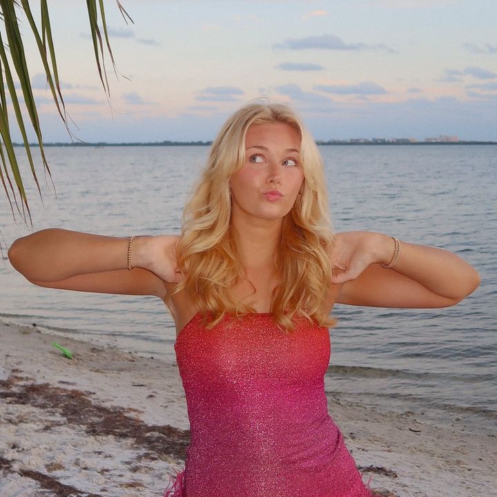 claire | social media coach